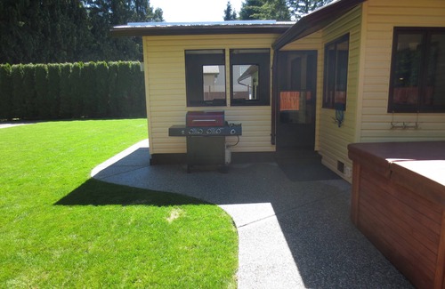 Sicamous House | Fully Furnished, 2000 Square Foot Rancher Style Home, With Air Conditioning