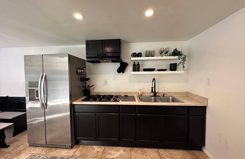 Spring Valley Apartment | Fully Furnished and Cozy 1 bd/1 ba Flat in Serene Neighborhood- 12 mins to DTSDn
