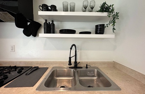 Spring Valley Apartment | Fully Furnished and Cozy 1 bd/1 ba Flat in Serene Neighborhood- 12 mins to DTSDn