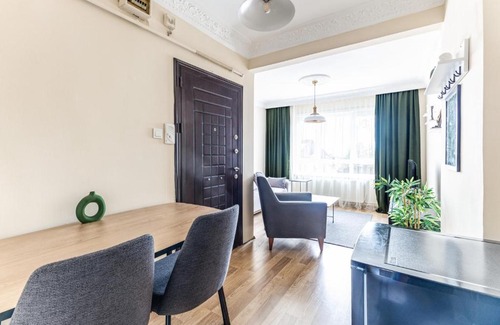 Rasimpasa Apartment | Fully Furnished and Spacious Flat in Kadikoy