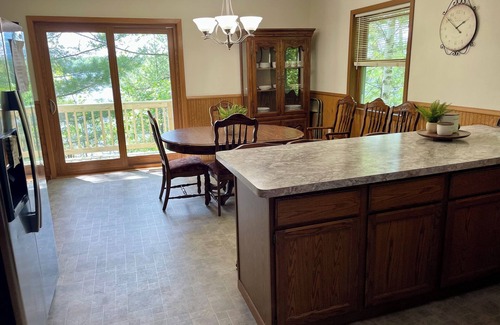 New Auburn Cabin | Fully-furnished LAKE HOME near Ice Age hiking & 4-wheel trails + SUNSET VIEWS
