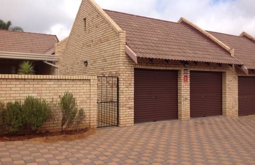 Bloemfontein House | Fully Furnished Pentagon Park