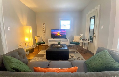 Detroit Apartment | Fully Furnished/Perfect for Extended Stays & Prof