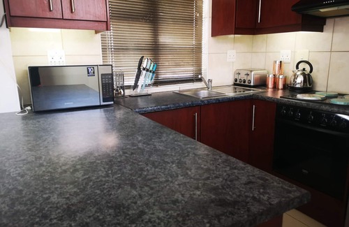 Milnerton Cottage | Fully Furnished, Self catering, Recently Renovated, Modern Cottage, Sleeps 4
