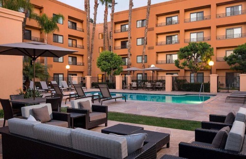Torrance House | Fully Furnished Suite with Outdoor Patio!