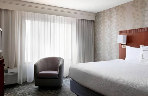 Torrance House | Fully Furnished Suite with Outdoor Patio!