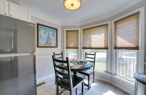 Dearborn House | Fully Furnished & Tasteful Home - West Dearborn