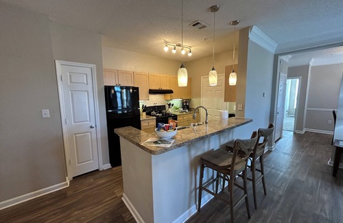 Alpharetta Apartment | Fully -Furnished Two Bedroom Apartment with Fireplace and Balcony in Alpharetta