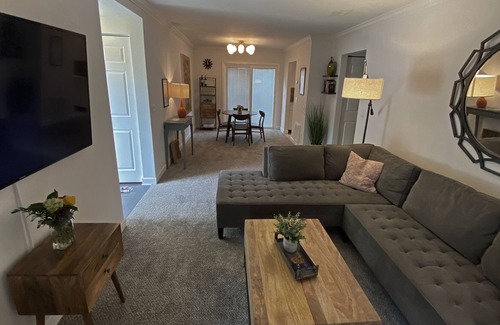 Franklin Condo | Fully furnished & updated condo - walk/bike to historic downtown Franklin