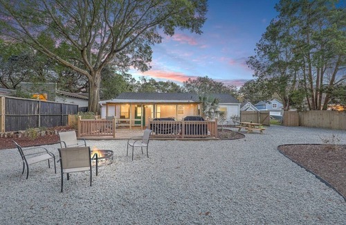 Mount Pleasant House | Fully Loaded Home ~ Kid Friendly ~ Outdoor Space