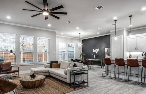 West Dallas House | Fully Loaded Modern Home - | Firepit | BBQ+ More