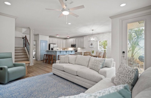 Villages of Crystal Beach House | Fully Loaded | Pool | 3 Kings | A+ Location