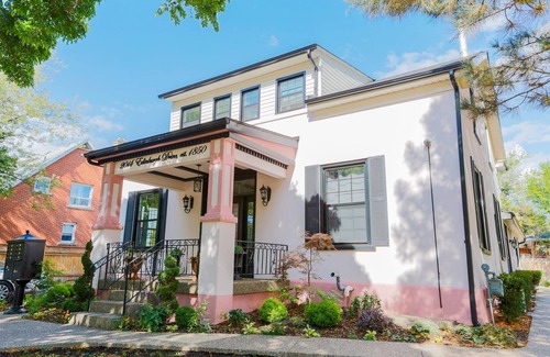 Burlington House | Fully Private 3 bdrm Suite The Winchester