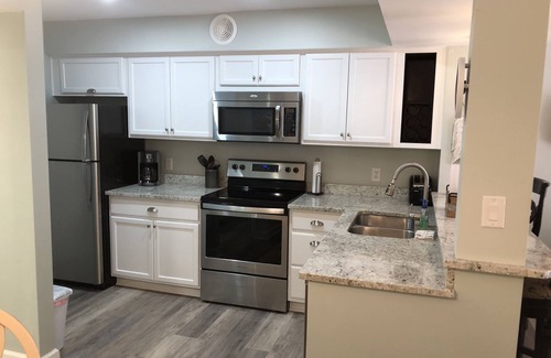 Hilton Head Island Villa | Fully remodeled, block to beach. 2-story, first floor entry, park at front door