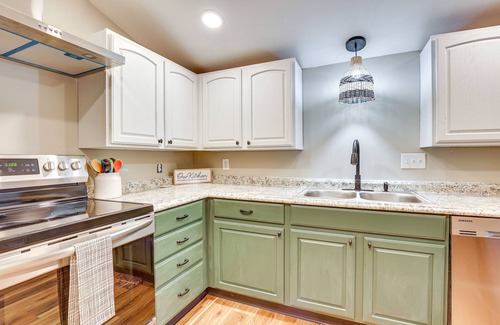 Craig Beach Cottage | Fully Remodeled Cottage: Walk to Lake Milton Beach