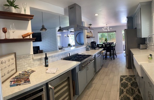 Vallejo House | Fully Remodeled home on top of the hill in Wine country with Hot Tub 🍷