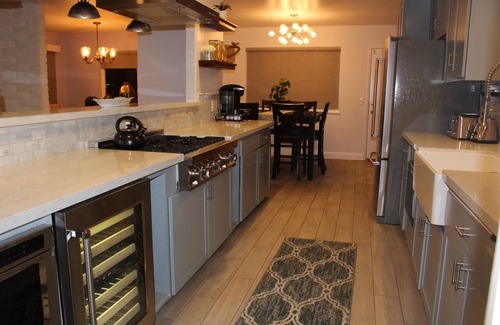 Vallejo House | Fully Remodeled home on top of the hill in Wine country with Hot Tub 🍷