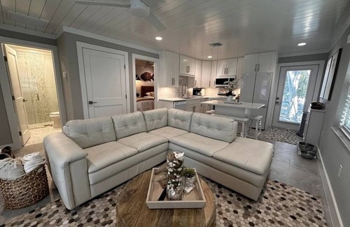 Sanibel House | Fully Remodeled - On the ground - NO STAIRS - Close to Beach & Causeway!