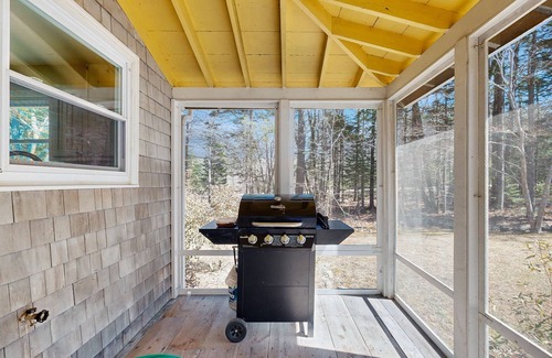 West Boothbay Harbor House | Fully Remodeled Coastal Retreat with Spacious Deck and Dog-Friendly Comfort