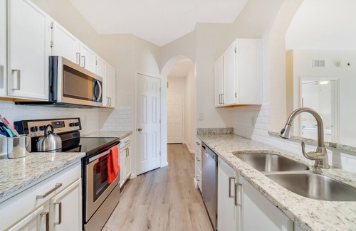 Windsor Hills Condo | Fully Remodeled~Windsor Hills~2.5 Miles from Disney World Main Entrance