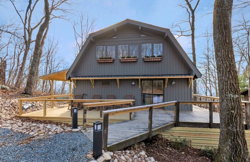 Nellysford House | Fully renovated house, tons of upgrades & beautiful views in Wintergreen Resort