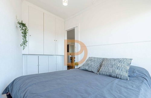 Palau-Saverdera Apartment | Fully renovated apartment with terrace in the center of Palau Saverdera