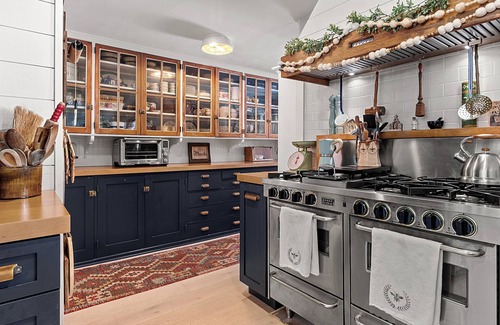 Glendale House | Fully renovated sprawling farmhouse in Great Barrington