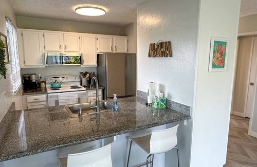 Wailua Condo | Fully Renovated 1BR/1BA condo w/AC. Short walk to beach & Coconut Marketplace!