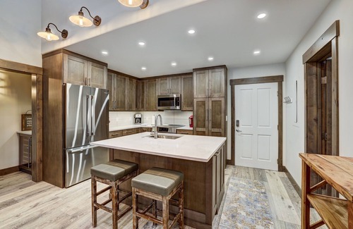 Edwards Condo | Fully Renovated 2 Bedroom in Arrowhead Village! by RedAwning