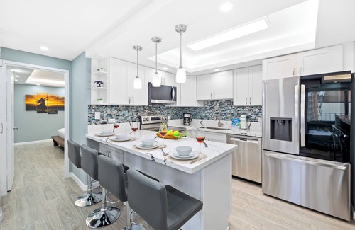 Waikiki Condo | Fully Renovated 2BR/2BA Near Waikiki Beach+Parking