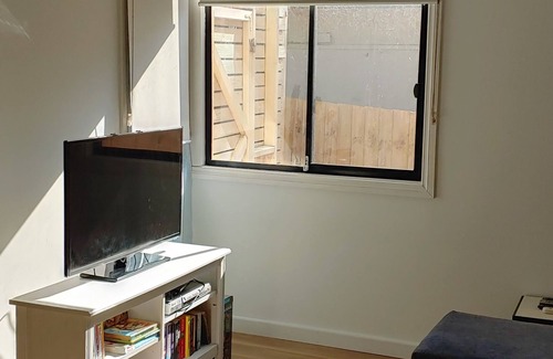 Frankston House | Fully Renovated 3 Bedroom House 500m From Hospital