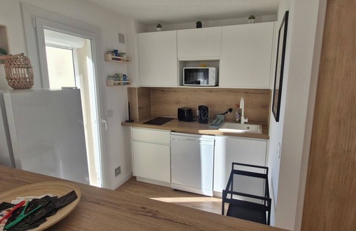 Boulouris-sur-Mer Apartment | Fully renovated 35 m2 studio 2 minutes from the beach.