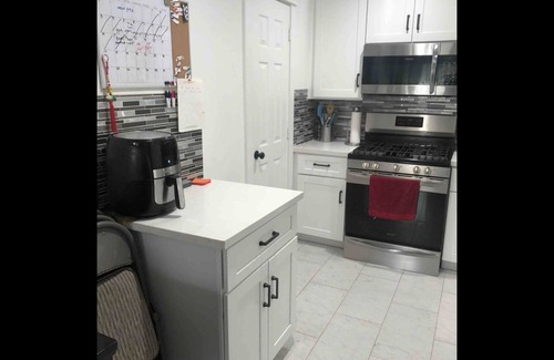 Southeast Houston House | Fully Renovated 3BD 1B Private Residential Home close to all main attractions!