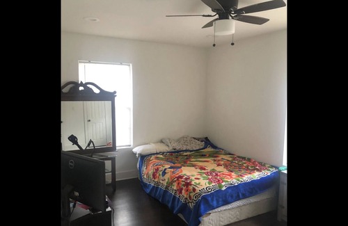 Southeast Houston House | Fully Renovated 3BD 1B Private Residential Home close to all main attractions!