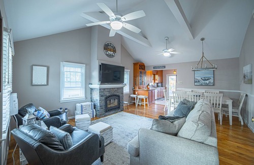 Ocean Beach House | Fully Renovated Family Beach House 2022 Dates now available!