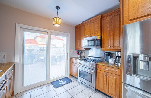 Ocean Beach House | Fully Renovated Family Beach House 2022 Dates now available!