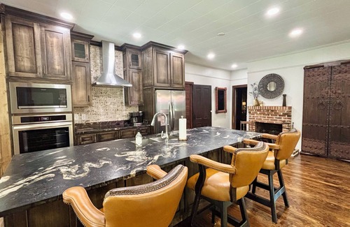 Anderson House | Fully Renovated Farm Home near Clemson and Anderson.