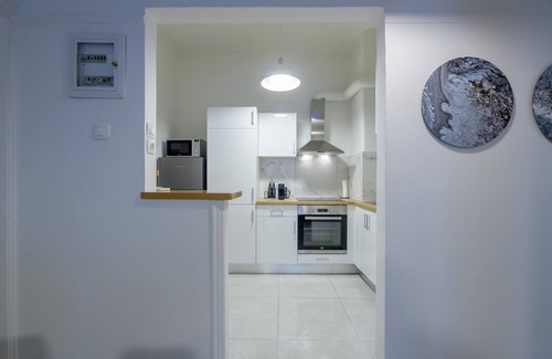 Kinosargous Apartment | Fully Renovated Flat in Prime Athens Location