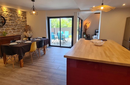 Combrit House | Fully renovated house, garden & terrace 5mn from the beach, underfloor heating