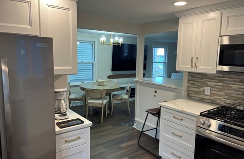 Delavan Lake House | Fully renovated lake front homenon Delavan’s North Shore