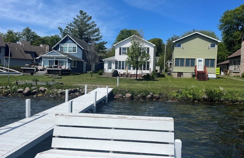 Delavan Lake House | Fully renovated lake front homenon Delavan’s North Shore