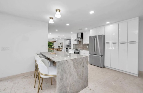 Park Shore House | Fully Renovated Luxury Home W/Private Beach Access & Optional Golf Cart