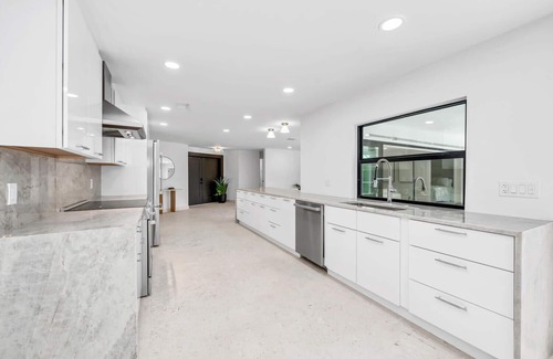 Park Shore House | Fully Renovated Luxury Home W/Private Beach Access & Optional Golf Cart