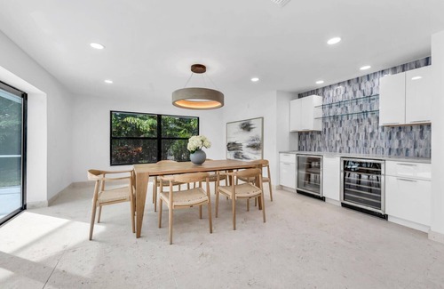 Park Shore House | Fully Renovated Luxury Home W/Private Beach Access & Optional Golf Cart