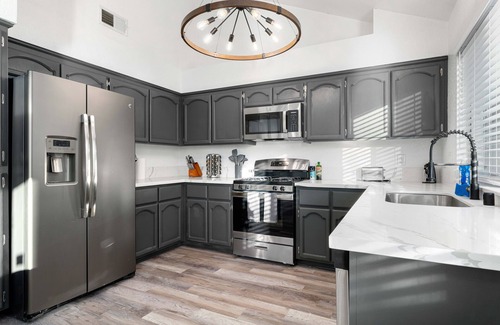 Elk Grove House | Fully Renovated Mansion w/4BD/3BA w/Ample Space