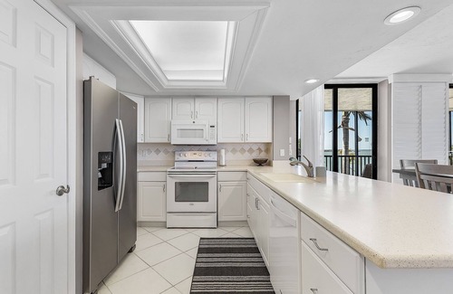 Biggar Condo | Fully Renovated, Resort Corner Condo in Sanibel Harbour Tower with Private Beach
