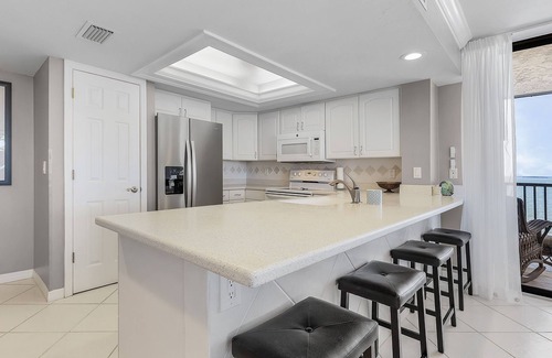 Biggar Condo | Fully Renovated, Resort Corner Condo in Sanibel Harbour Tower with Private Beach