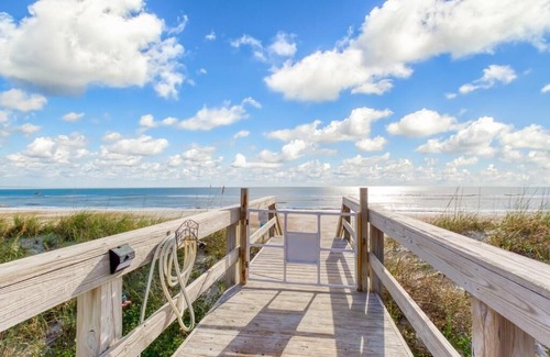 Fernandina Beach Condo | Fully Renovated! - Steps from the Beach 2 bedroom/2 bath Oceanview Condo