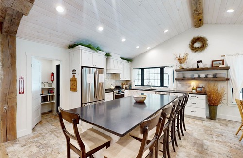 Island Park House | Fully renovated & stylish home with bikes, kayaks, patio, bunk room, fireplace