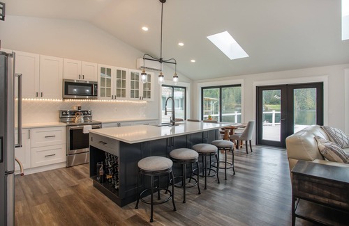 Anderson Island House | Fully renovated lake front get a way